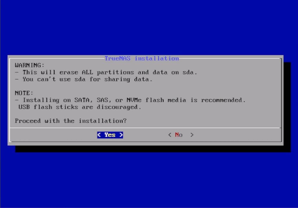 Avertissement sur l'effacement et la Recommandation sur le type de stockage préconisé pour TrueNAS SCALE