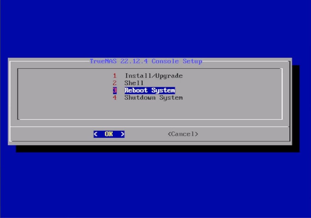 Redémarrage de TrueNAS en fin d'installation